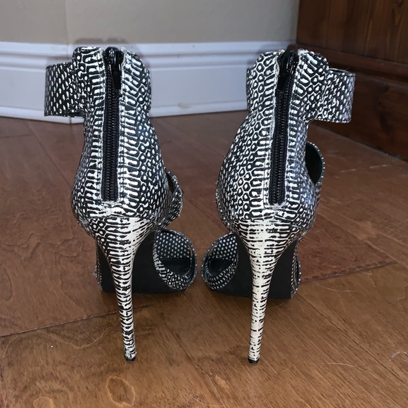 Milyah Steve Madden Heels Snake Skin - Picture 3 of 5